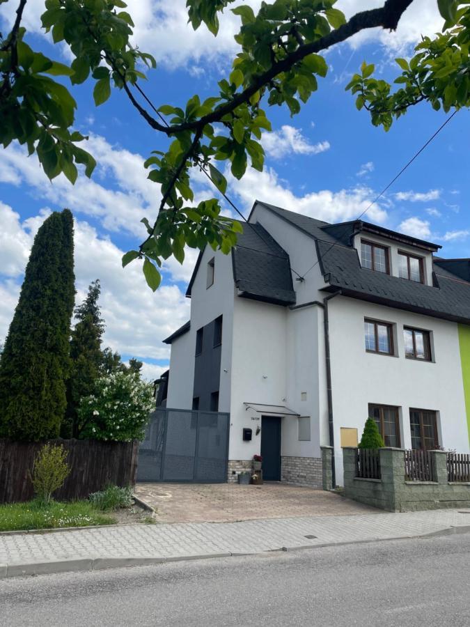 Apartment Dubnica Prejta Dubnica nad Váhom Екстериор снимка